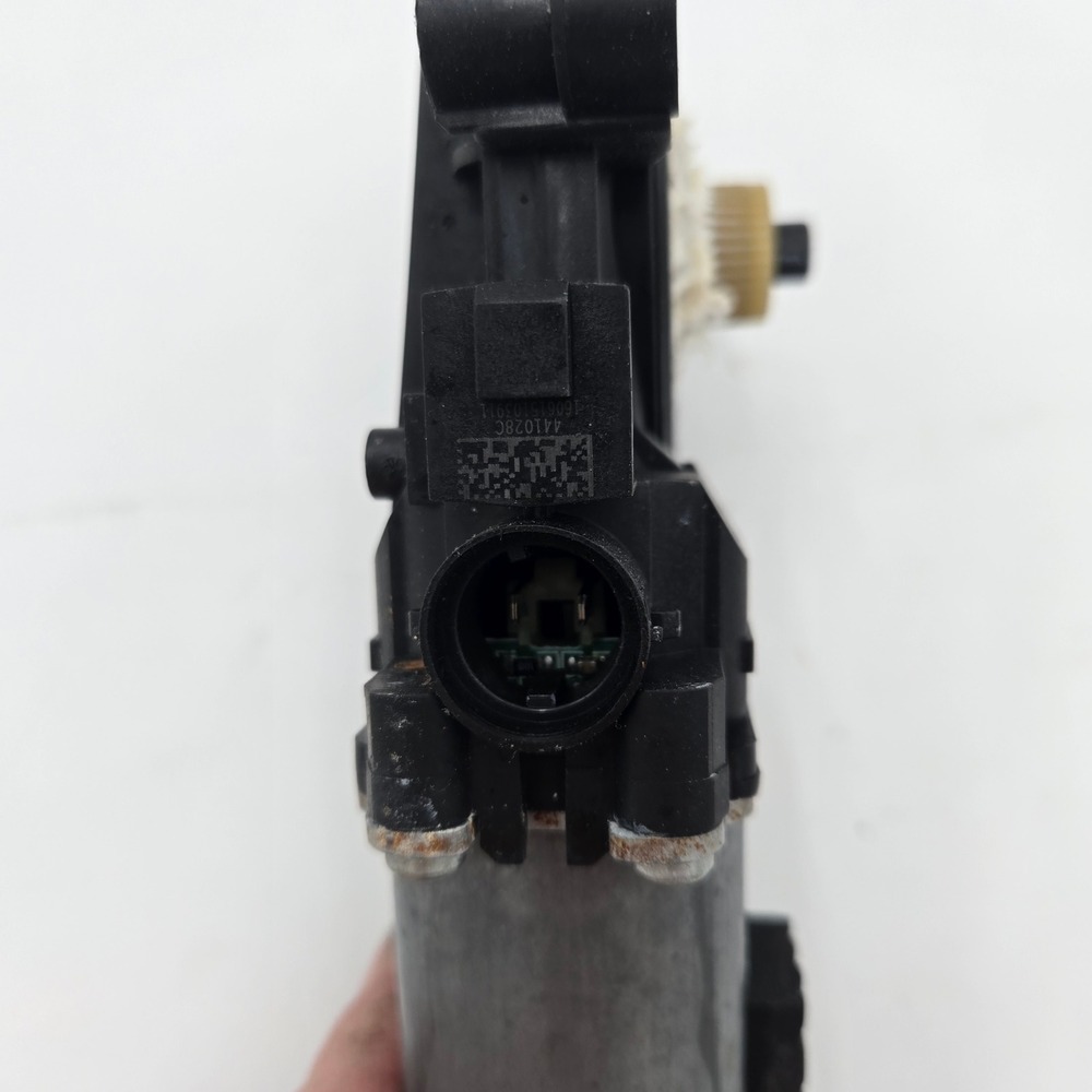 17-20 Hyundai Elantra Right Rear Power Window Motor OEM 83460-F2000 Passenger - Picture 3 of 3